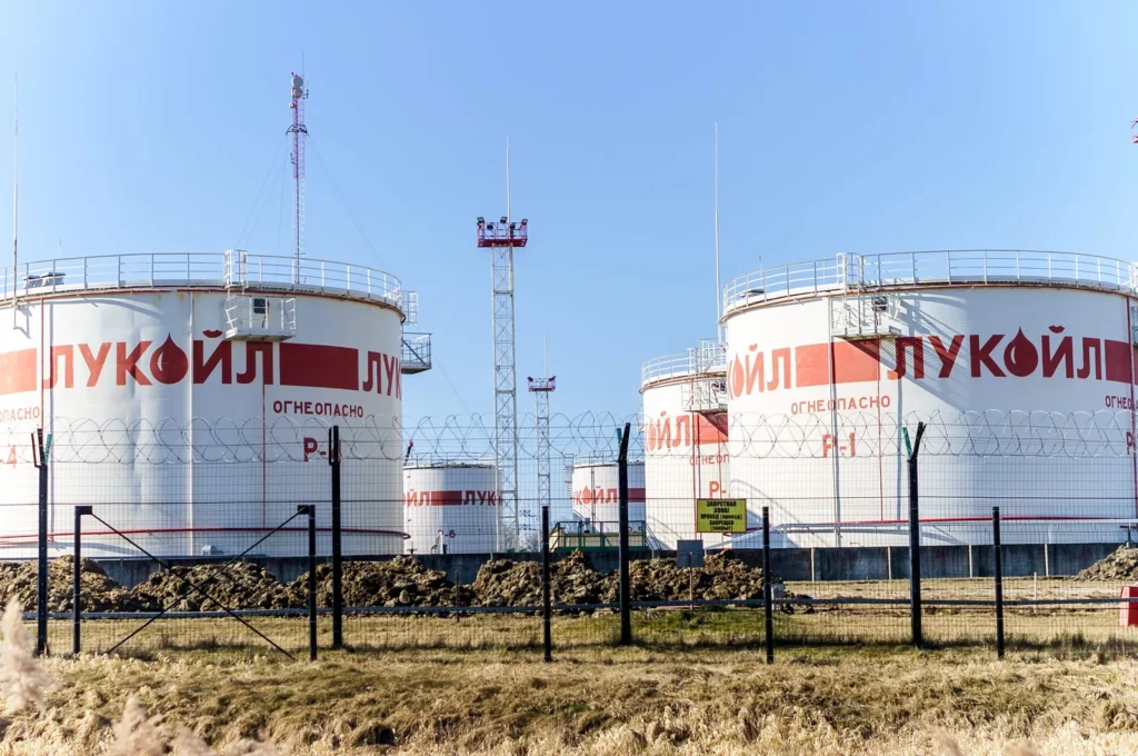 Refined products and oil market analysis